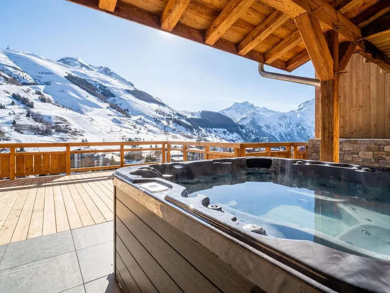 The terrace jacuzzi at Chalet Galibier, open to the full sweep of the Les 2 Alpes ski area